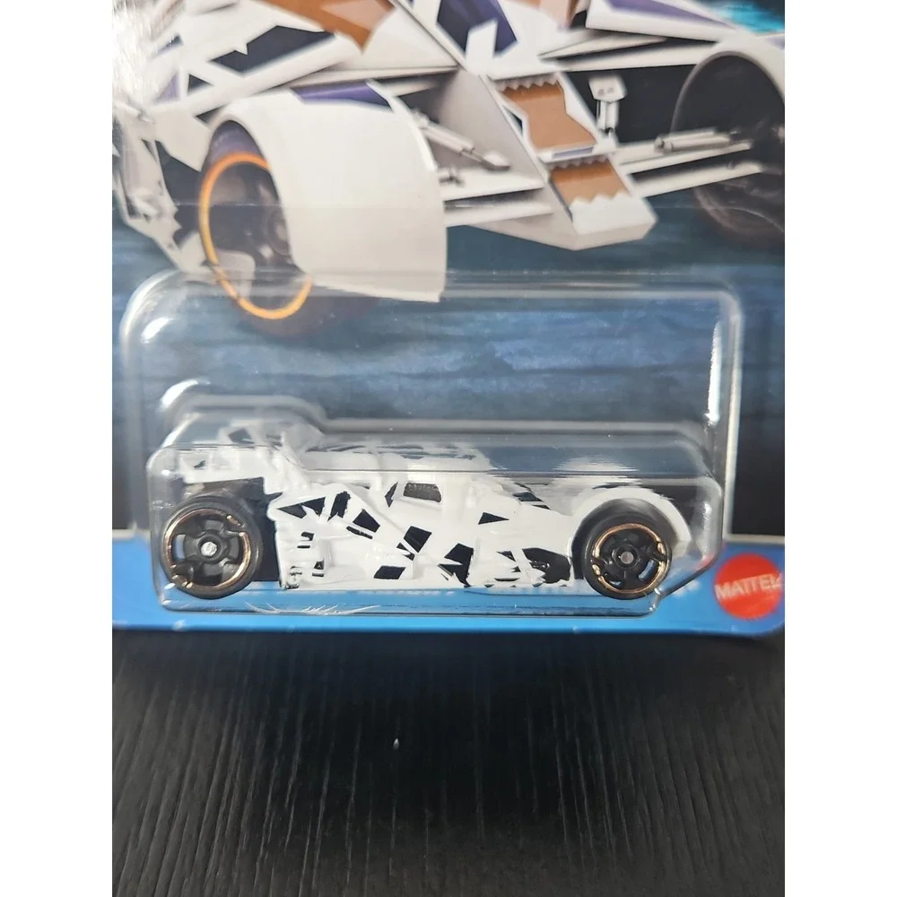 Hot Wheels 2026  Batman Silver Series 2/15 The Dark Knight Batmobile Camo NEW